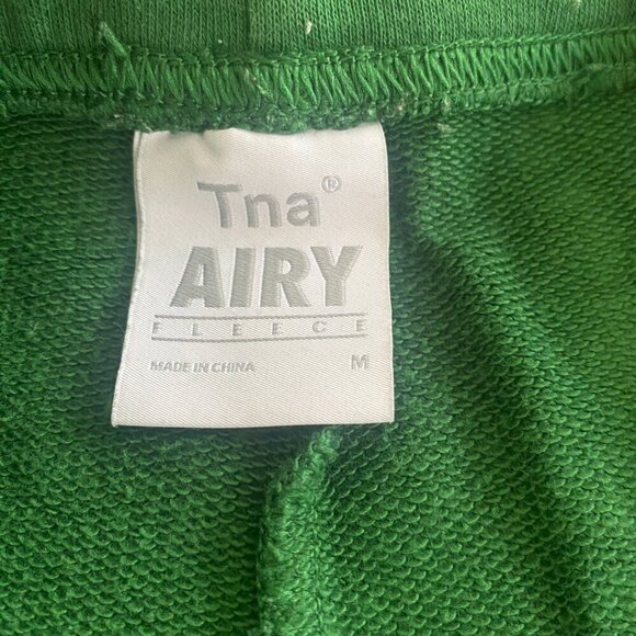 TNA Airy Fleece Perfect Hi-Rise 3” Sweatshort Size M - Picture 6 of 7